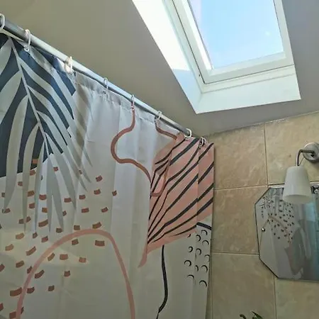 Appartement Lumineux Sous Les Toits à Pey Berland Bordeaux